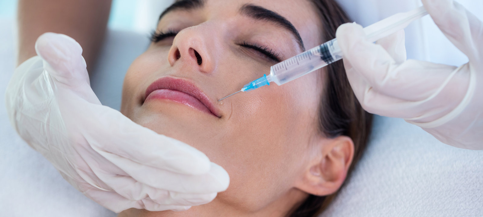 Woman-receiving-botox-injection