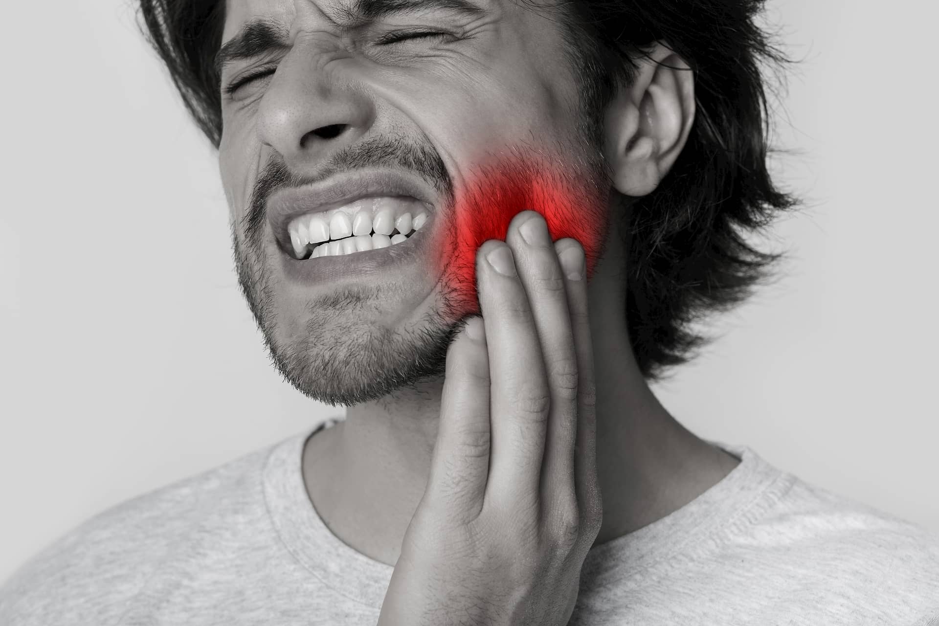 major-tooth-pain-on-man-root-canal